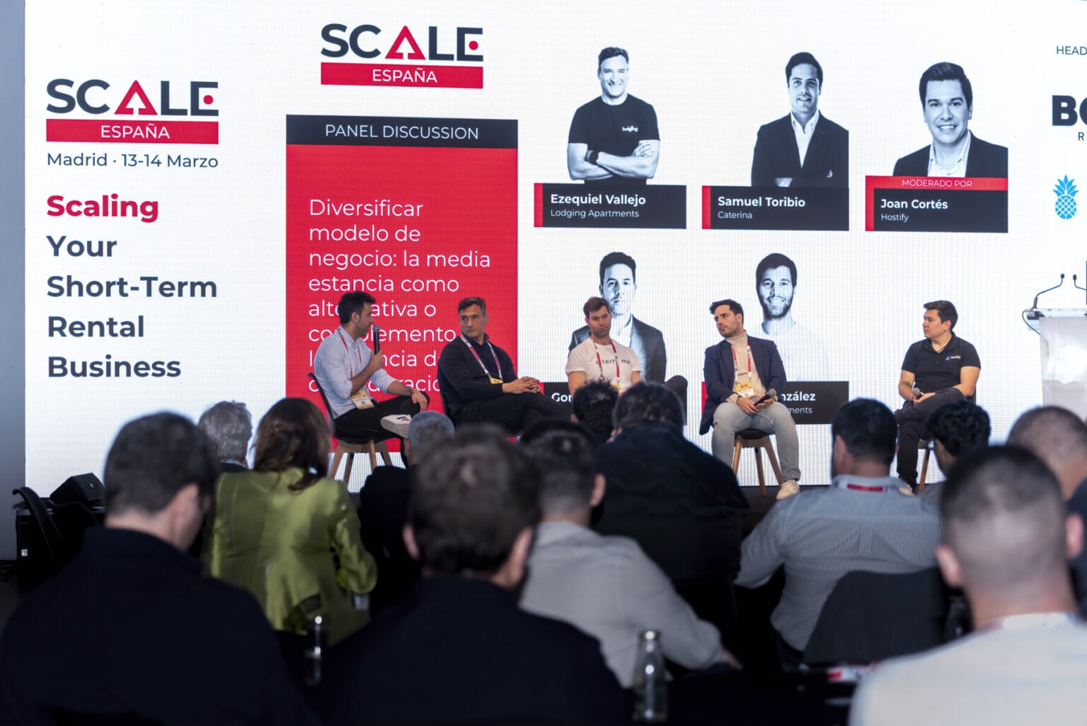 Panel of short-term rental industry professionals speaking at SCALE España conference on stage